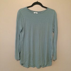 3/$15 ☀️ Old Navy Sage Tee with Side Slits Large